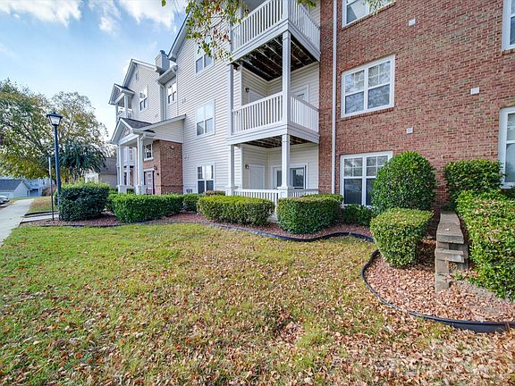 2nd image of 9934 Hyde Glen Ct