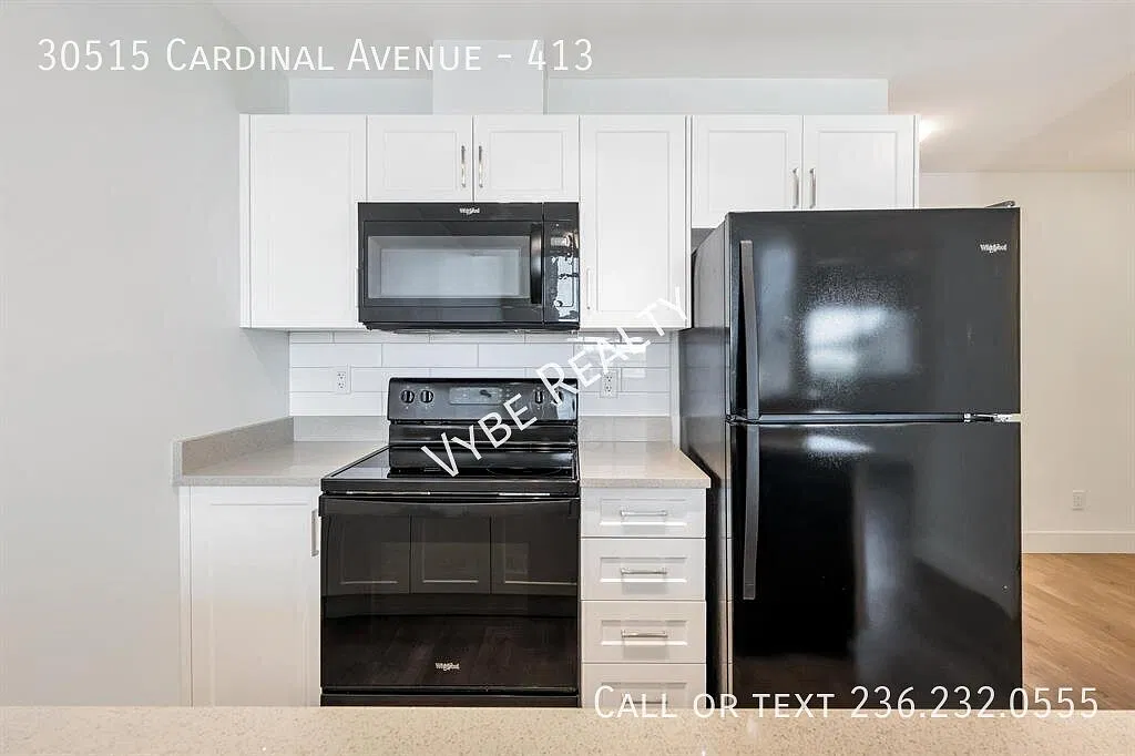 Top Floor & Pet Friendly — Photo 2