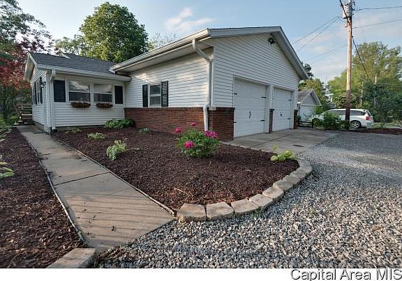 2nd image of 400 Hemlock Dr