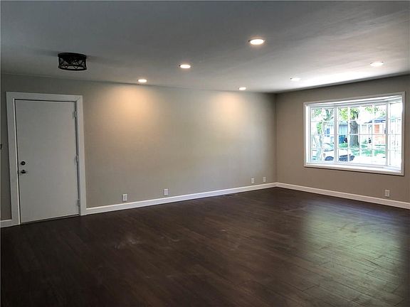 2nd image of 1801 W Glenn Ellyn Dr