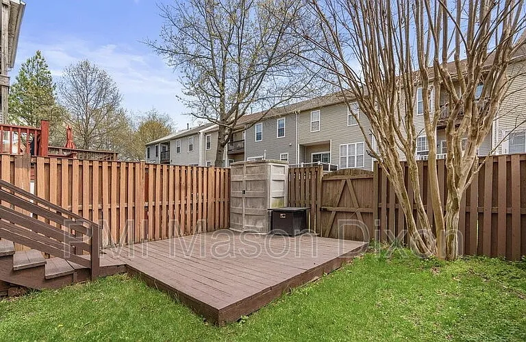 2404 Sandwich Ct — Photo 23