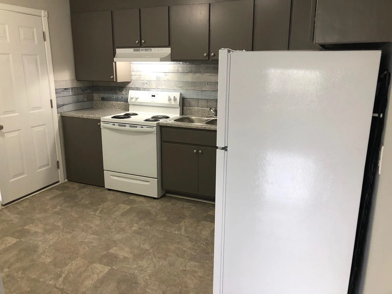 2 bed, 750 sqft, $945 — Photo 4