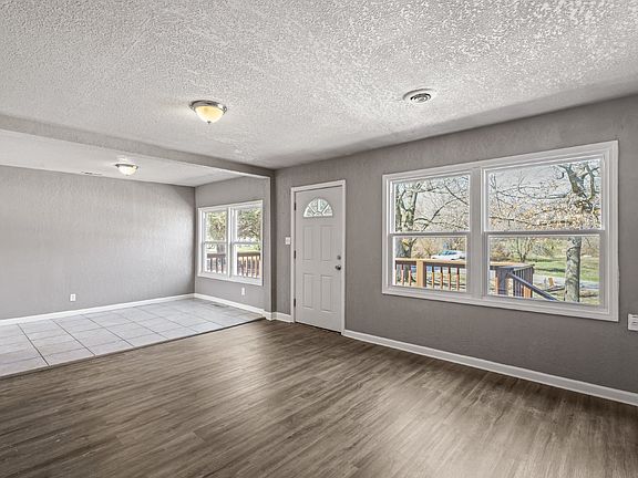 5th image of 11505 Campbell St