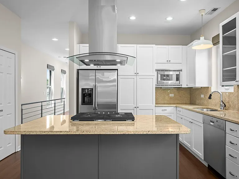 876 N Hermitage Ave #3 — Photo 13