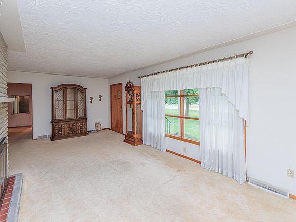 5th image of 1087 N Pasadena Ave