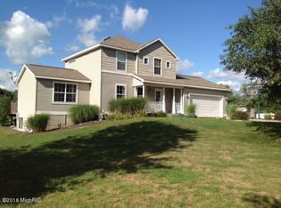 1715 Rector Ave NE, Rockford, MI 49341