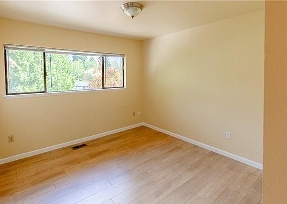 5th image of 10637 184th Ave NE