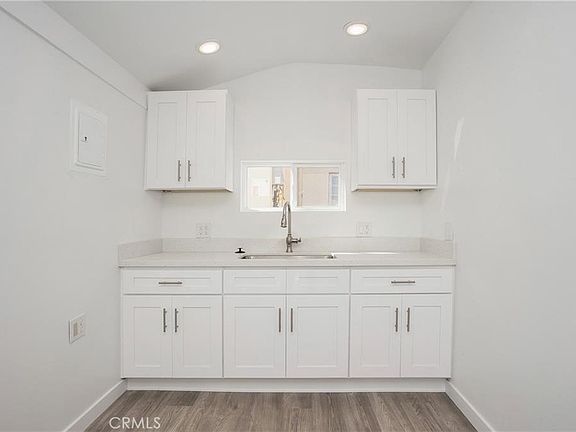 5th image of 251 Avenida Del Mar #B
