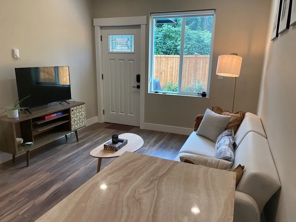 1 bed, 700 sqft, $1,800 — Photo 2
