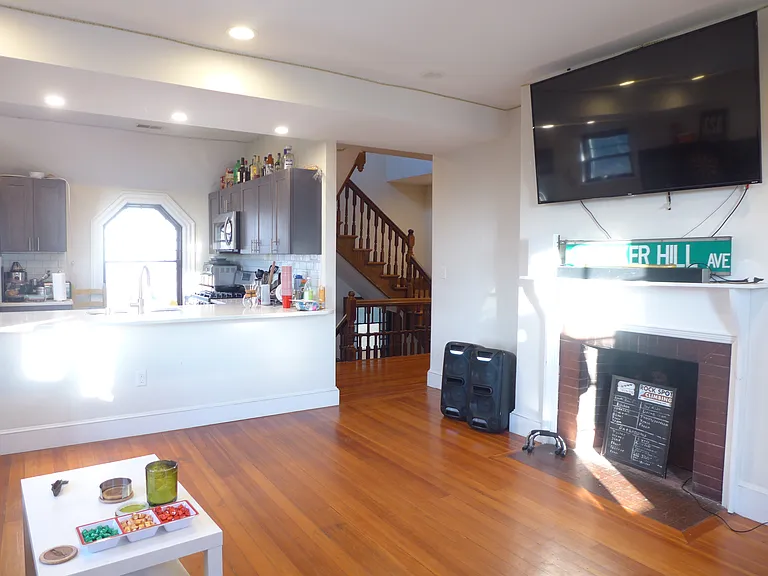 61 Beech Glen St #1 — Photo 5