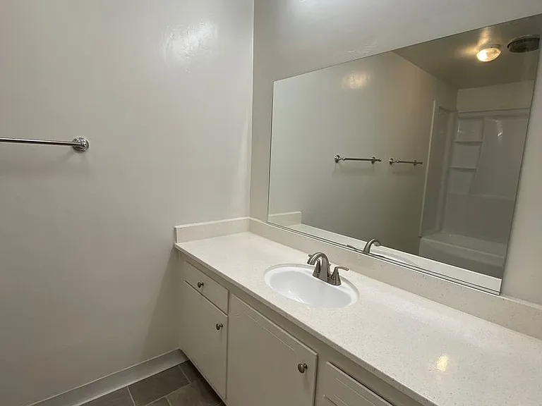 10856 Rose Ave — Photo 12