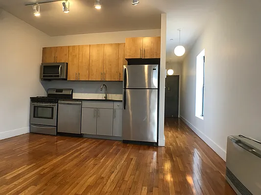 Rented by City Vista Inc | media 47