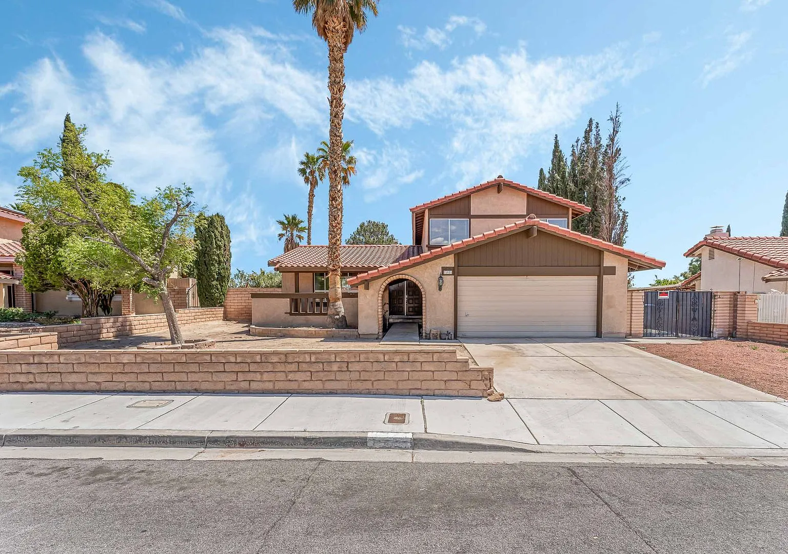 Gorgeous Pool Home For Lease! — Photo 2