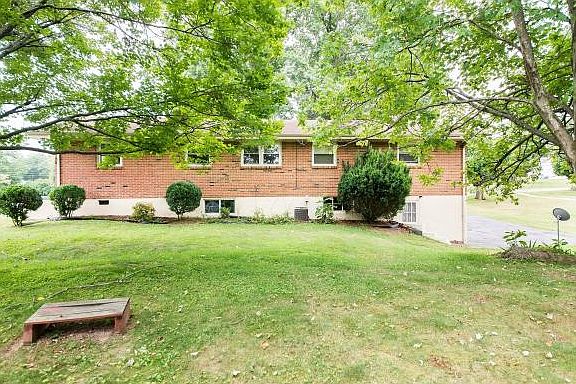 5th image of 380 McArthur Cir