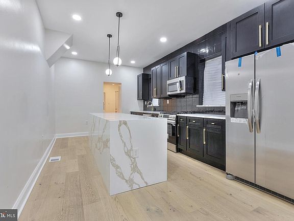 5th image of 3009 W Oxford St