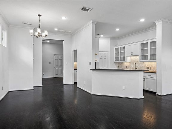 3rd image of 1212 W Alabama St