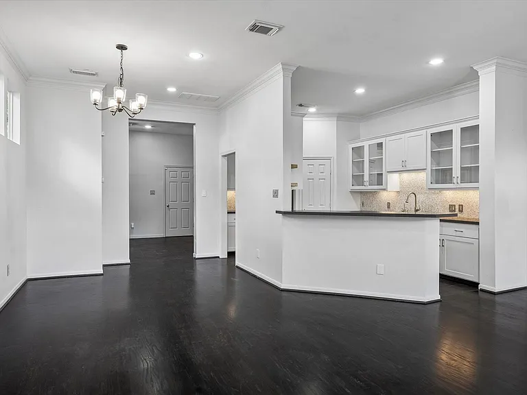 1212 W Alabama St — Photo 3