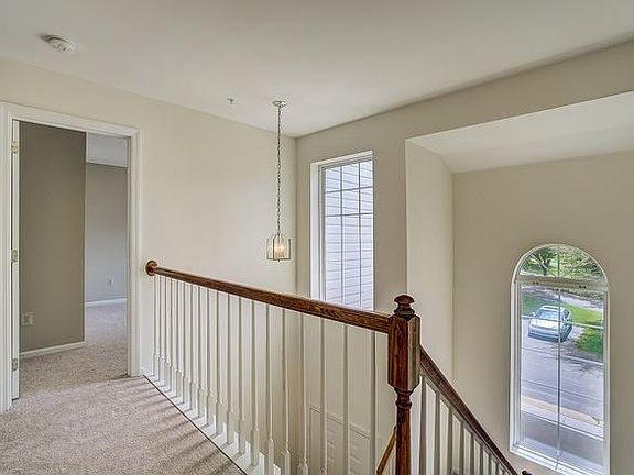 3rd image of 19 Oxford Ct