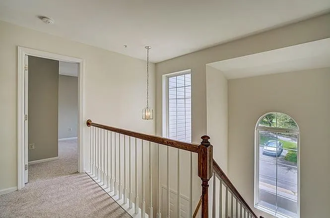 19 Oxford Ct — Photo 3