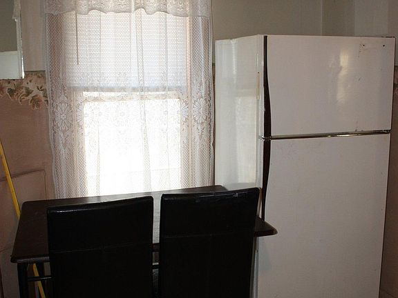 2nd image of 1013 Mulberry St #2