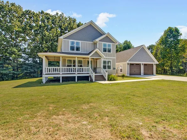 1127 Whispering Pine Ln, Jamestown, TN 38556