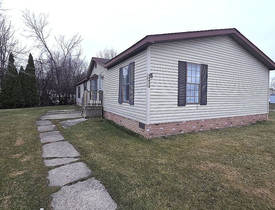 1st image of 43450 Goldfinch Cir