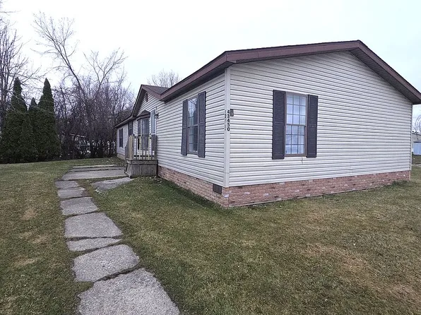 43450 Goldfinch Cir, Clinton Township, MI 48036