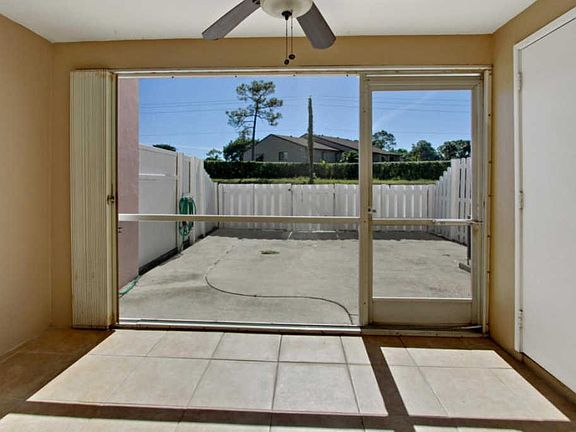 4th image of 218 Foxtail Dr APT A