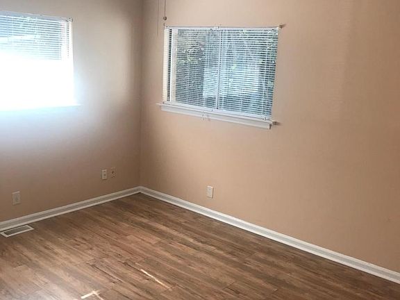 3rd image of 3523A Berkley Dr