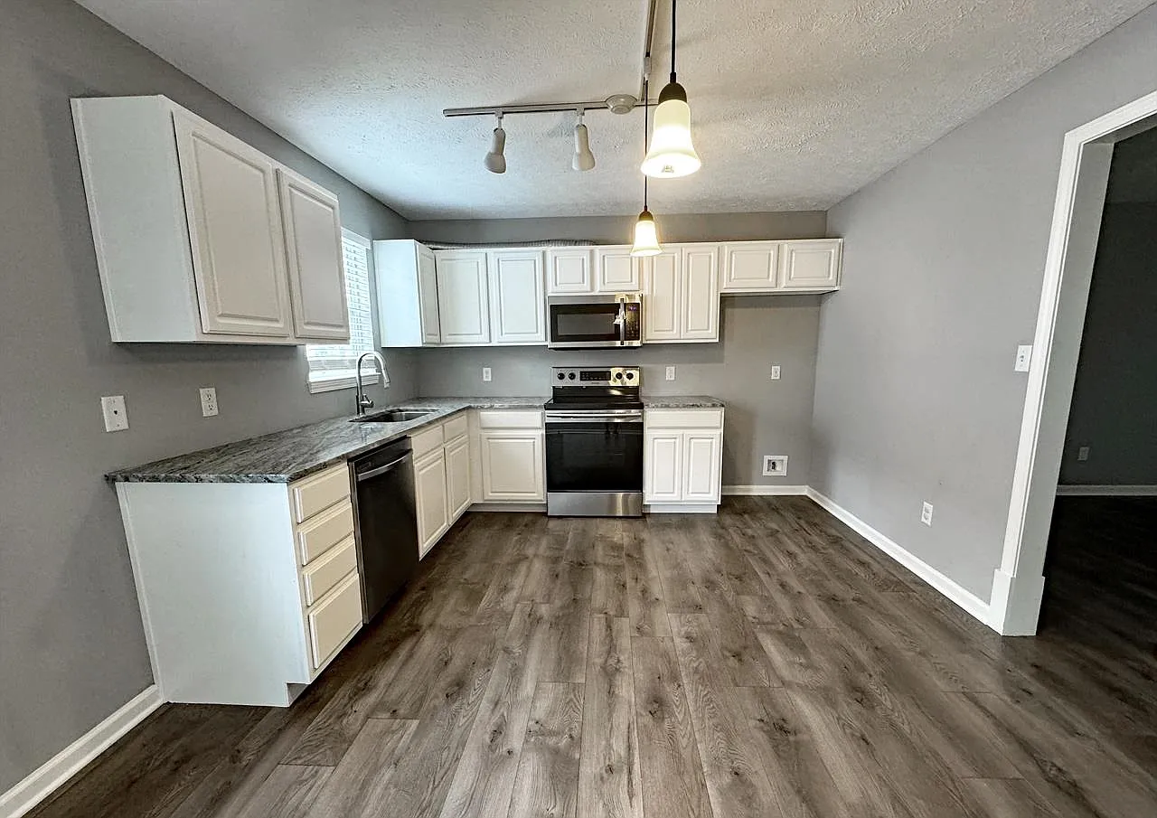 2 bed, 965 sqft, $1,350 — Photo 3