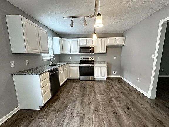 3rd image of 377 Kenlee Cir Unit 1