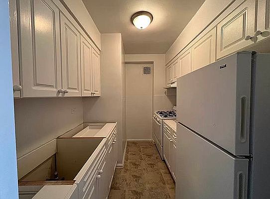 4th image of 16215 Highland Ave APT 4S
