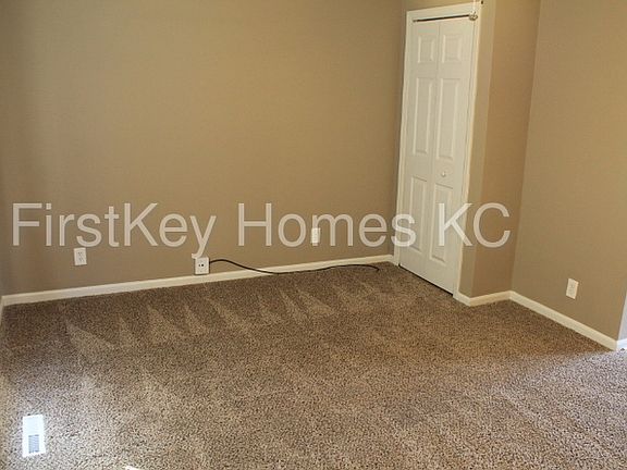 3rd image of 7814 E 105th St