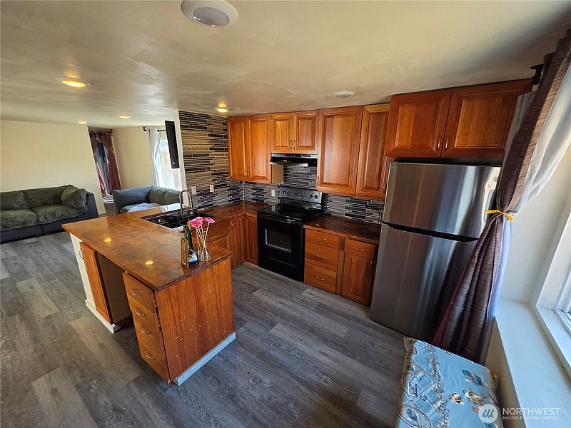 3rd image of 898 Burr Road SE #30