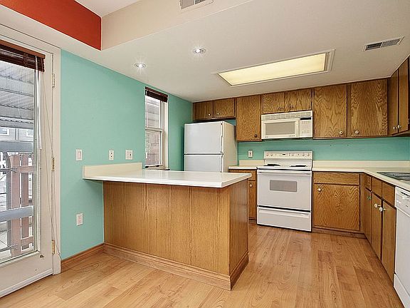 3rd image of 1201 N Galapago St Unit 94