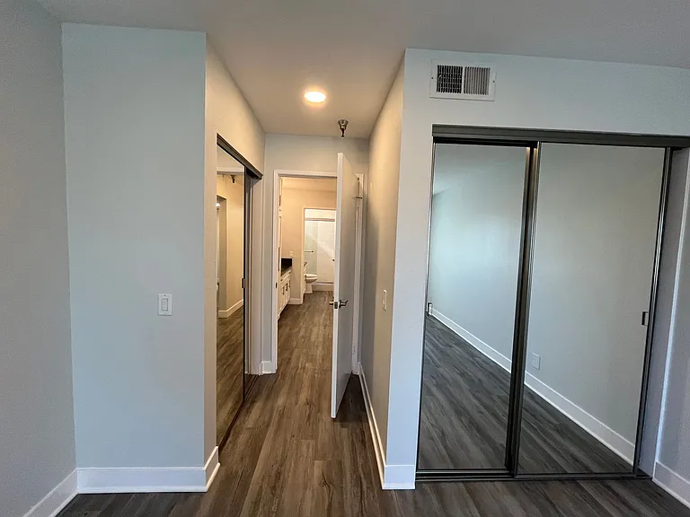 110 S Sweetzer Ave — Photo 68