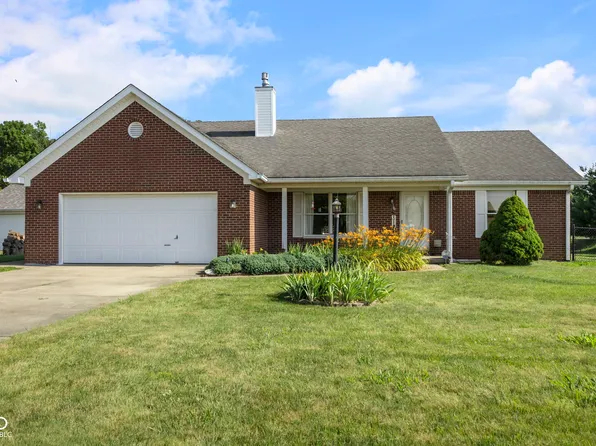 1016 W Creek Ridge Dr, Fountaintown, IN 46130