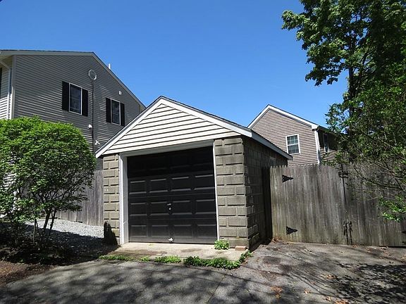 4th image of 20 Westland Ave