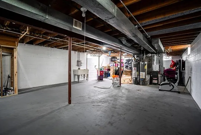 Large, dry basement offers plenty of storage