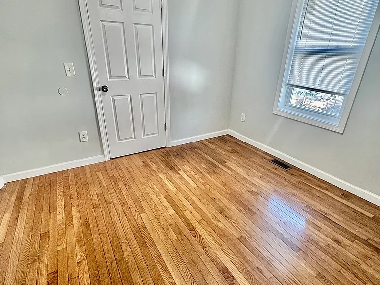 15 Lawrence St #2 — Photo 3