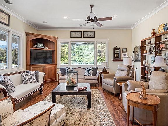 5th image of 16481 Bonner Drive