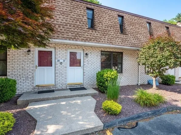 37 Granby Hts, Granby, MA 01033