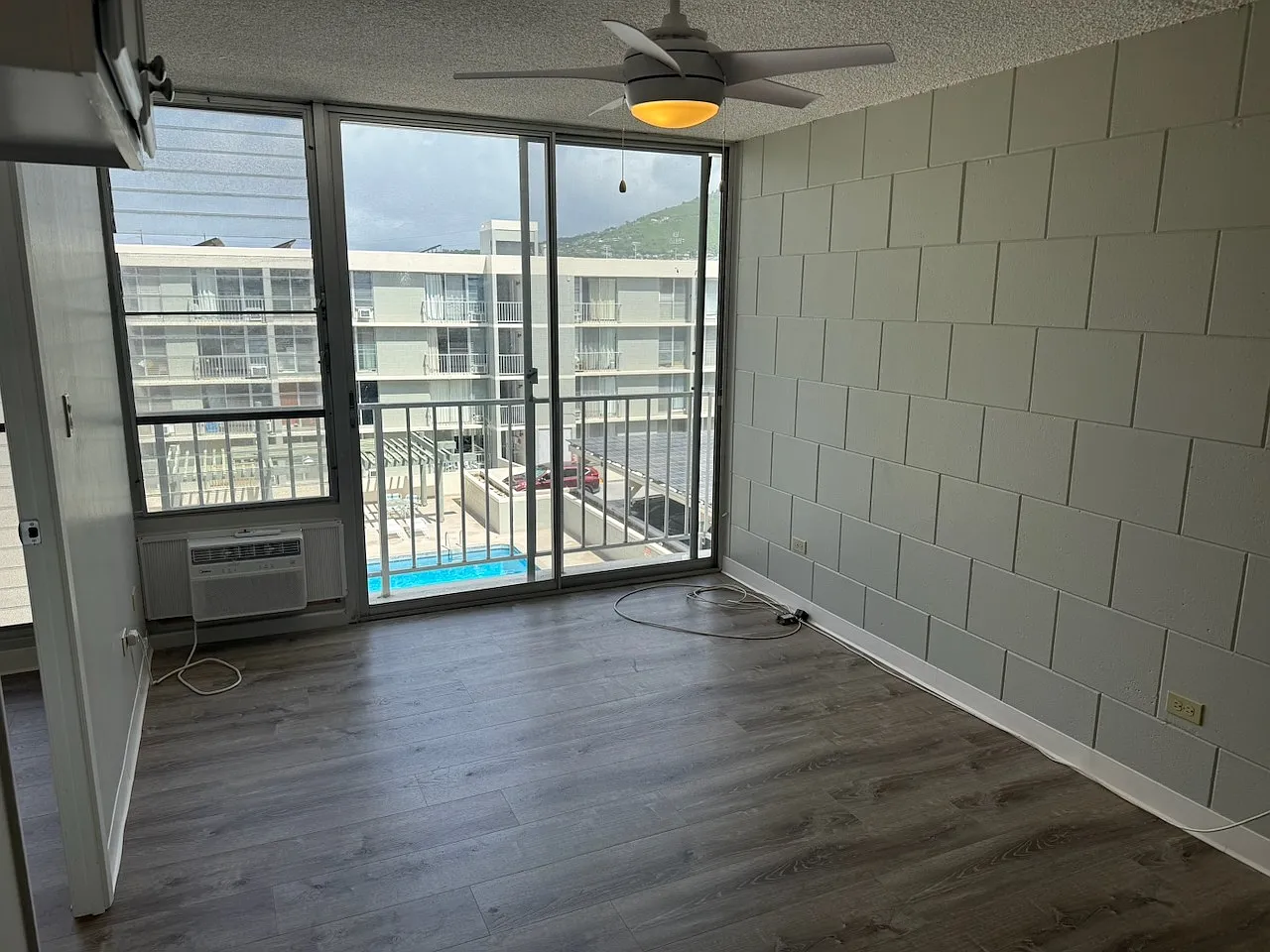 Sunny 2-Bed in Honolulu with Pool, BBQ Area, and Covered Parking - Close to UH-Manoa — Photo 4