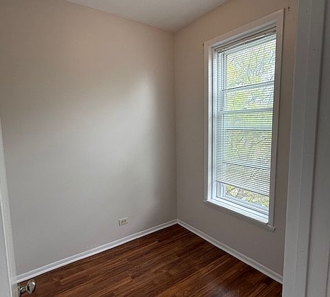 Smaller bedroom, 7x7