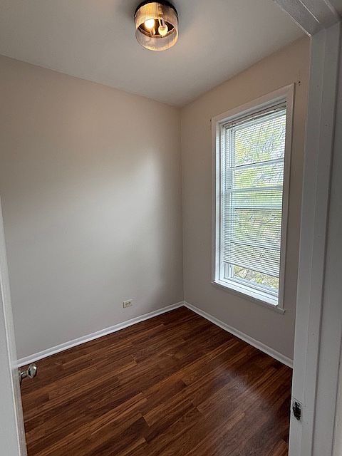 Smaller bedroom, 7x7