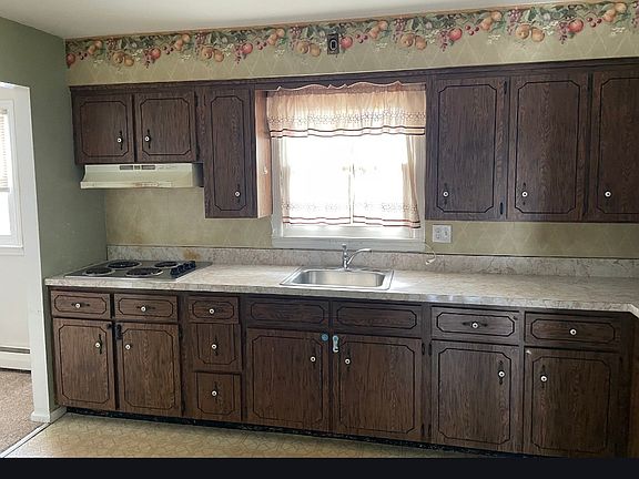 5th image of 874 E Meadow Ave