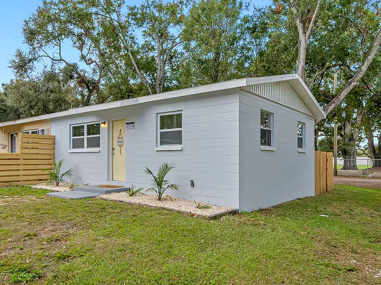 4313 W Woodlawn Ave — Photo 36