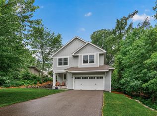 227 Sunnyridge Ln, Golden Valley, MN 55422