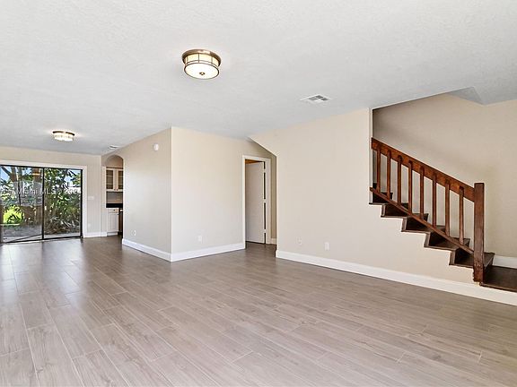 4th image of 1702 Wharf Ln