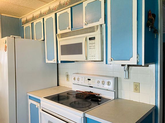 3rd image of 147 Flora Ln